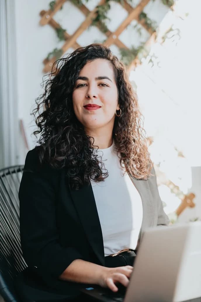 Sofia Alvarez, Senior UI/UX Designer