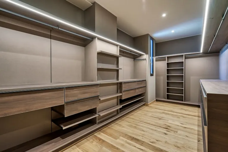 Wardrobe-Closet